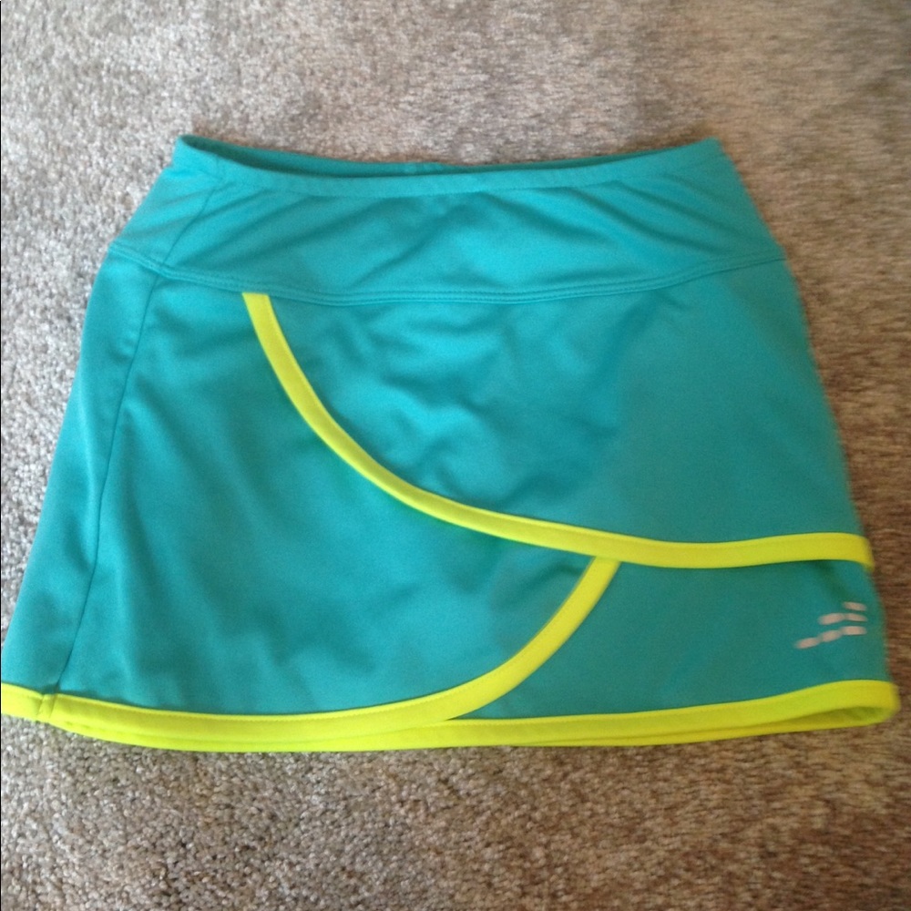 Size 6 tennis skirt used a couple times.